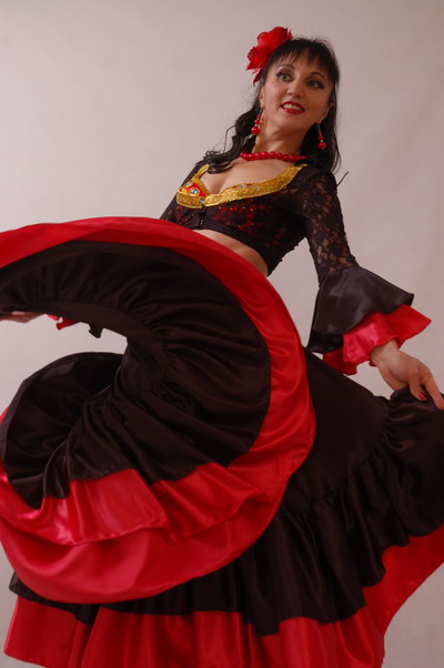 Танцовщица Лиля  (восточные, испанские, цыганские танцы)